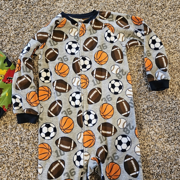 Kids Carter's Green Monster and Gray Sports Footies Size 6 - Picture 3 of 5